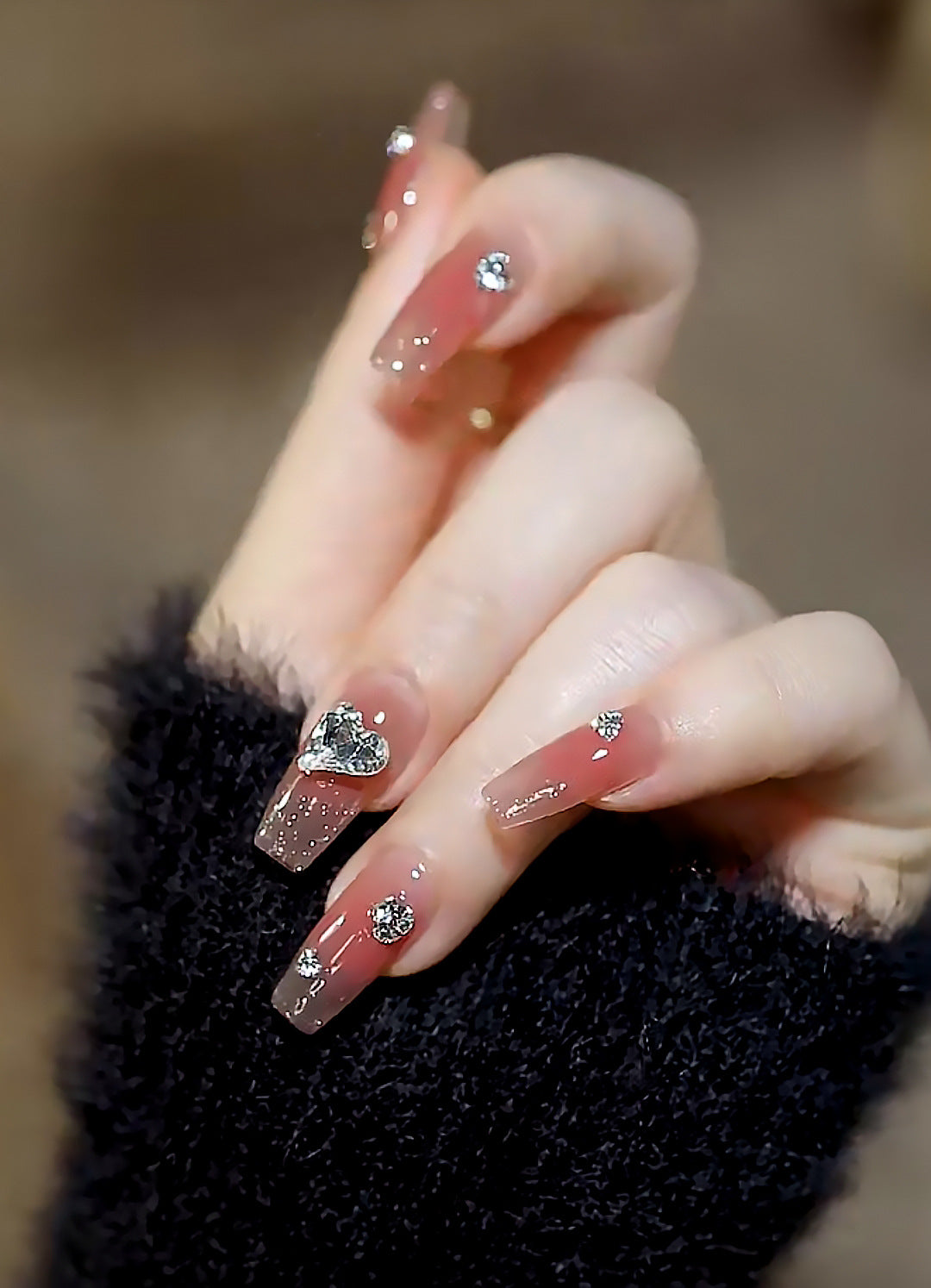 Acrylic nail set with elegant heart and rhinestone decorations Kalsten
