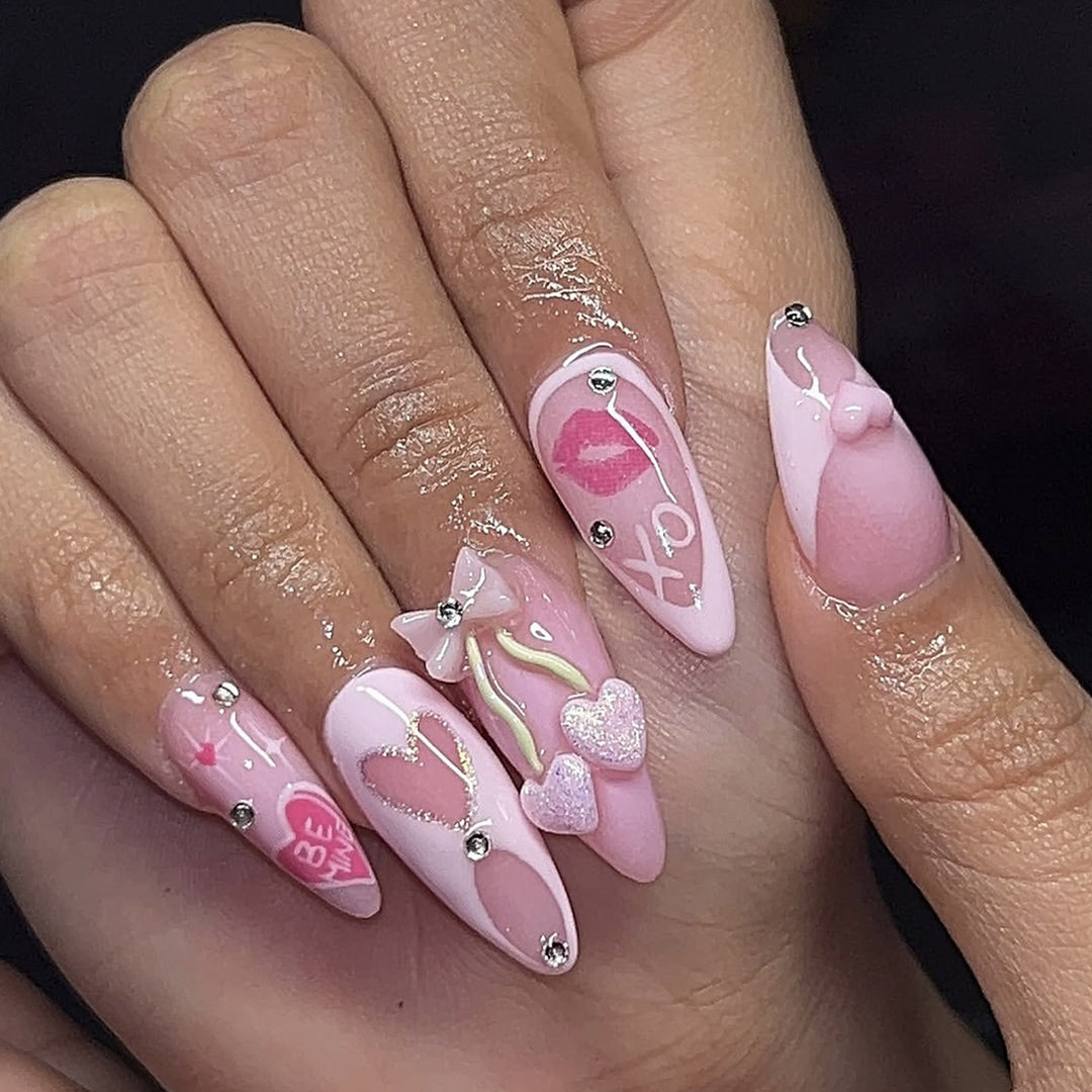 Artificial nail set with playful heart and lip motifs Kalsten