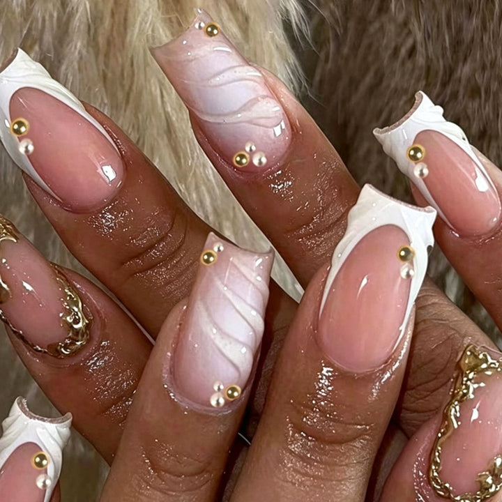 Artificial nail set with elegant gold accents Kalsten