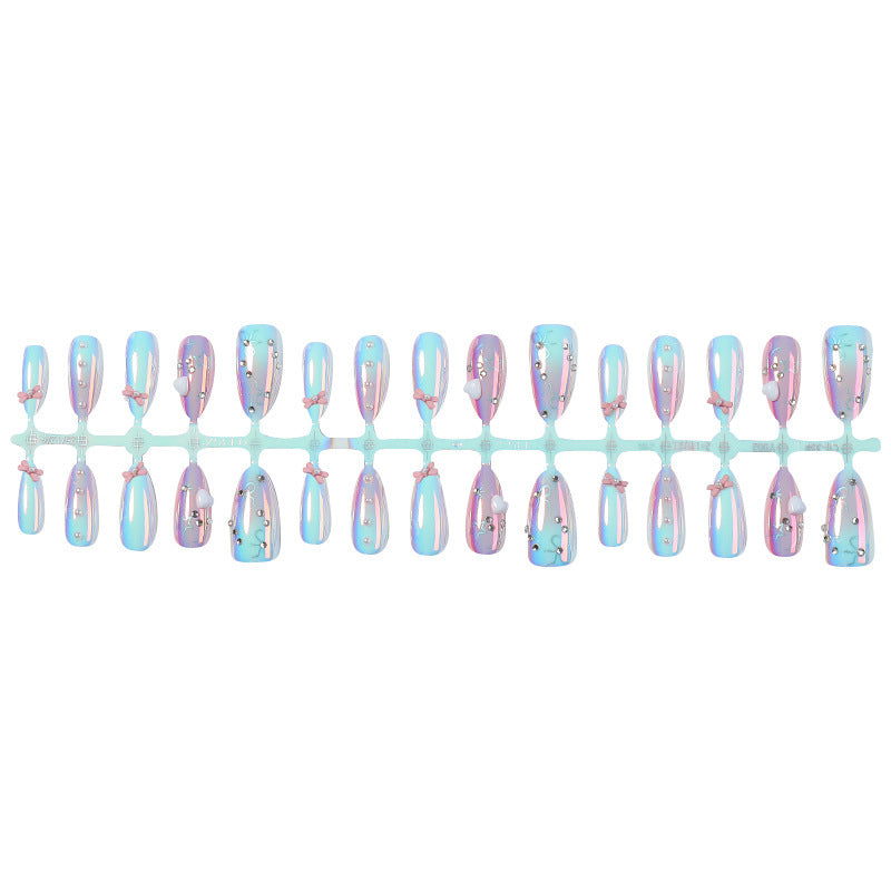 Artificial nail set with holographic shine and delicate accents Kalsten