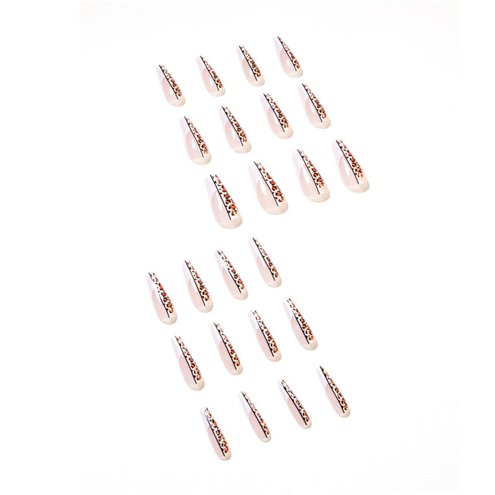 Artful nail extensions in modern leopard design Kalsten