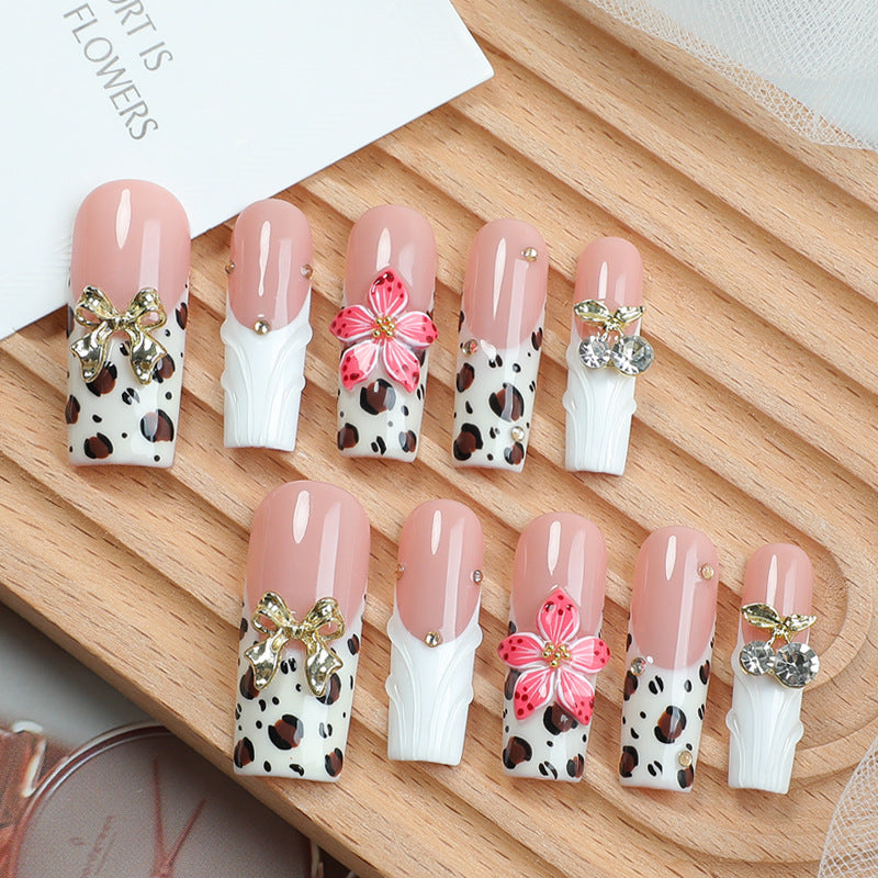 Acrylic nail set with elegant leopard design and floral accents Kalsten