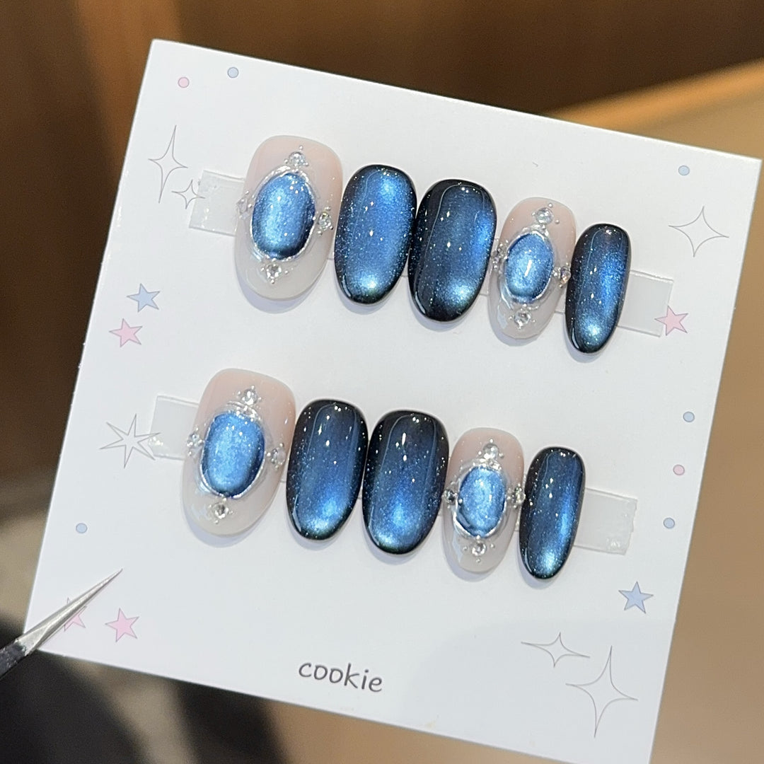 Glamorous artificial nails with shimmering star effect Kalsten
