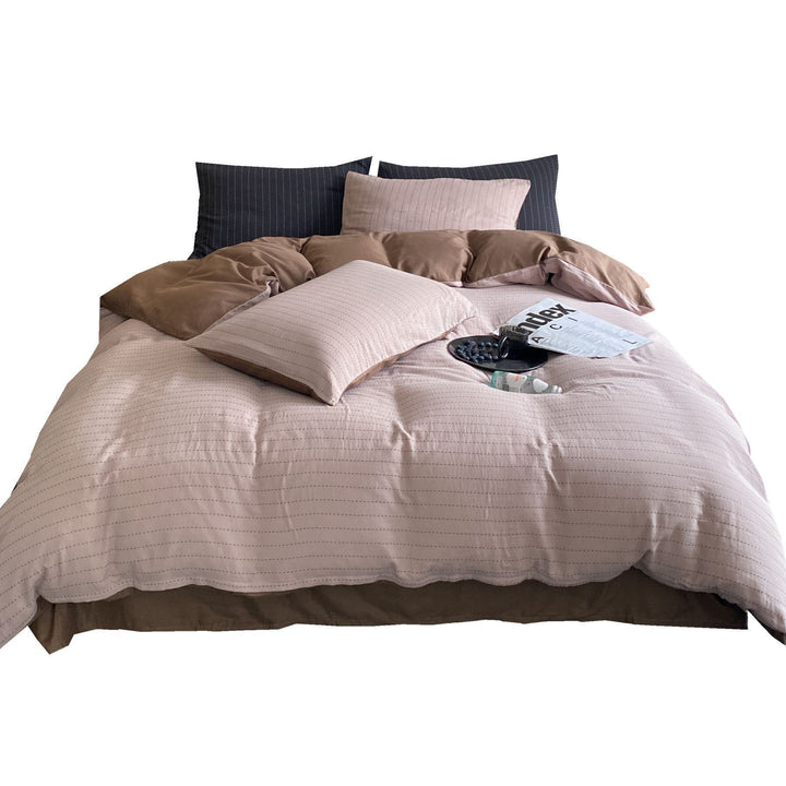 Reversible bedding set made of finely woven cotton satin with a fine quilted stripe