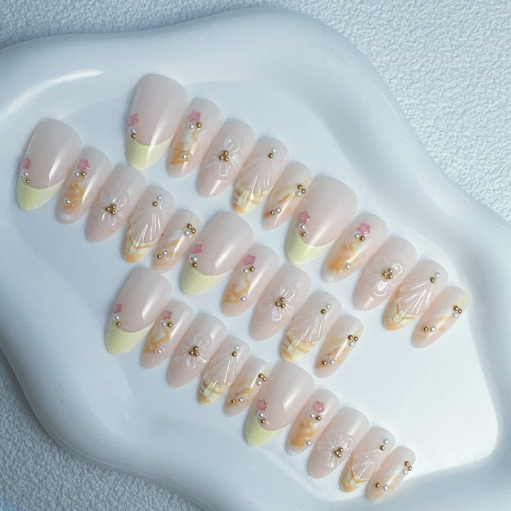 Artificial nails with floral and modern accents Kalsten