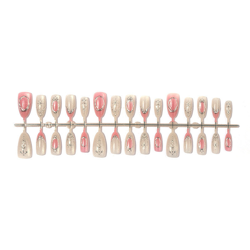 Artificial nail set with glamorous floral and metallic accents Kalsten
