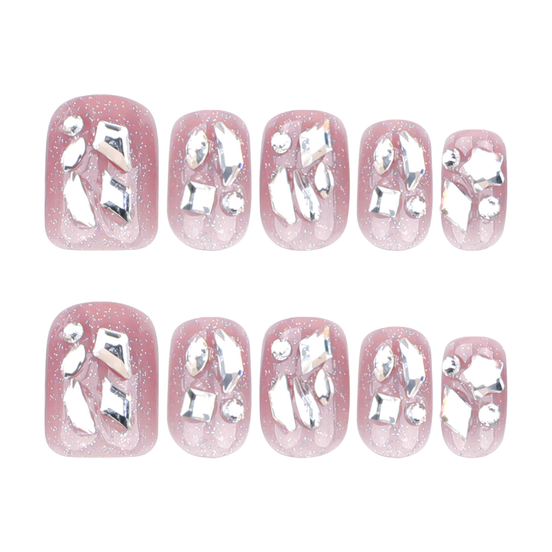 Artificial nail art with glamorous glitter accents Kalsten