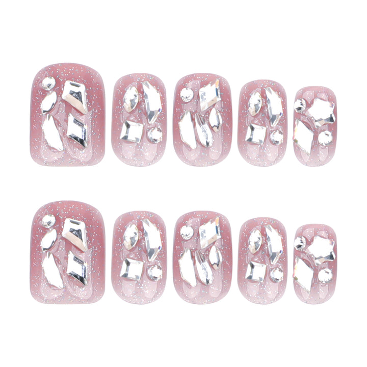 Artificial nail art with glamorous glitter accents Kalsten