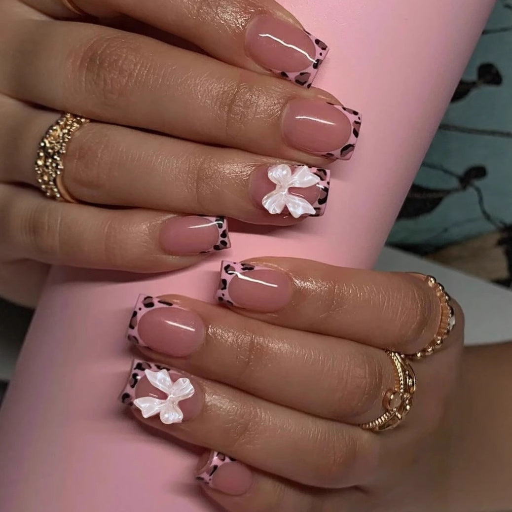 Nail art set with glamorous 3D flower decorations Kalsten