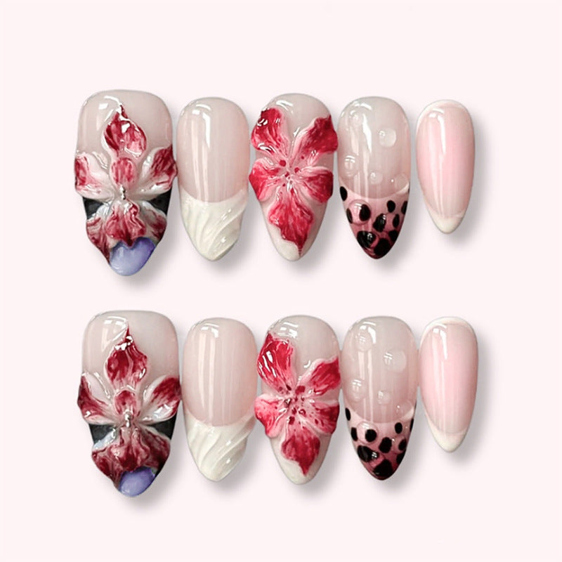 Nail art set with floral and elegant accents Kalsten