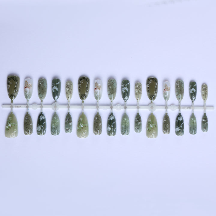 Artificial fingernails with handmade natural motifs Kalsten