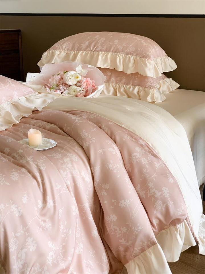 Romantic ruffled bed set made of cotton percale with floral jacquard print