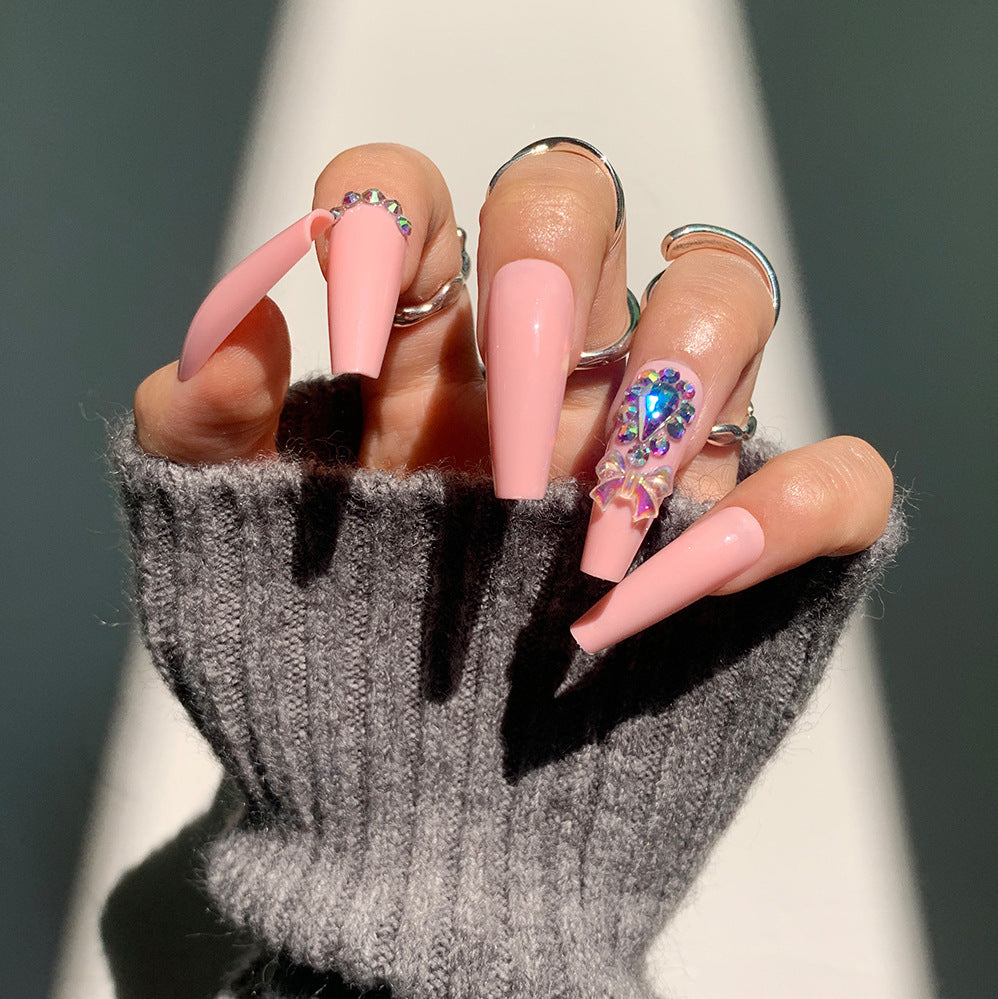 Nail art with heart and lip designs Kalsten