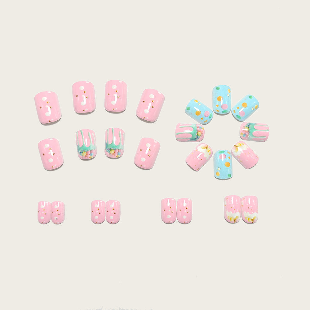 Artificial nails with playful cupcake design Kalsten