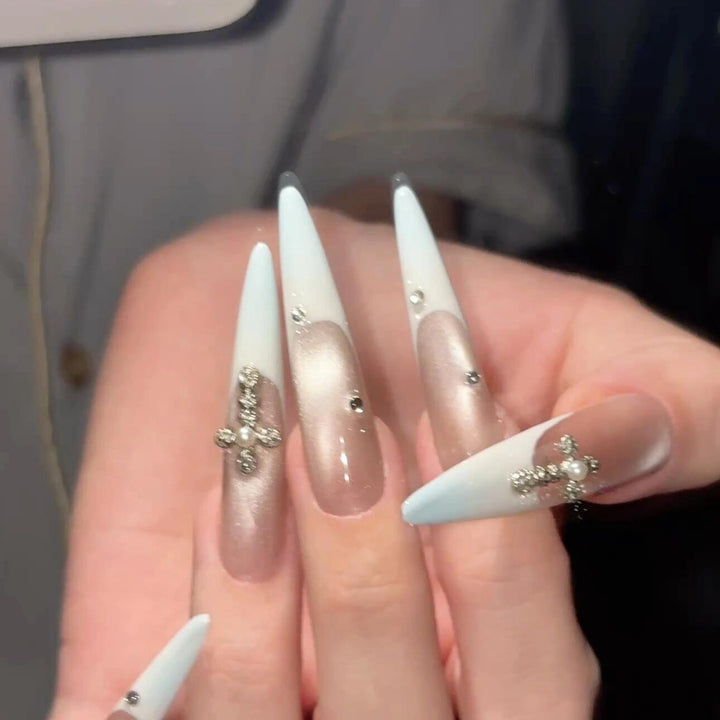 Artificial nails with luxurious sparkling rhinestone details Kalsten