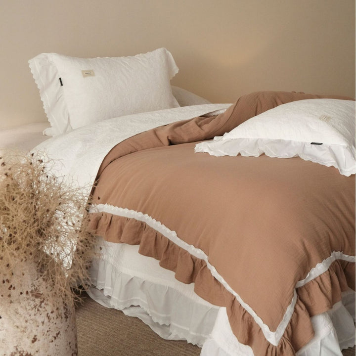 Cotton gauze bedding set with ruffles and delicate lace edge