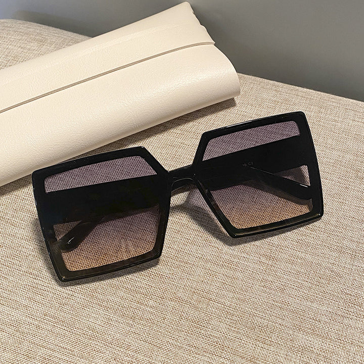Women's square sunglasses with a sturdy frame and stylish design Kalsten