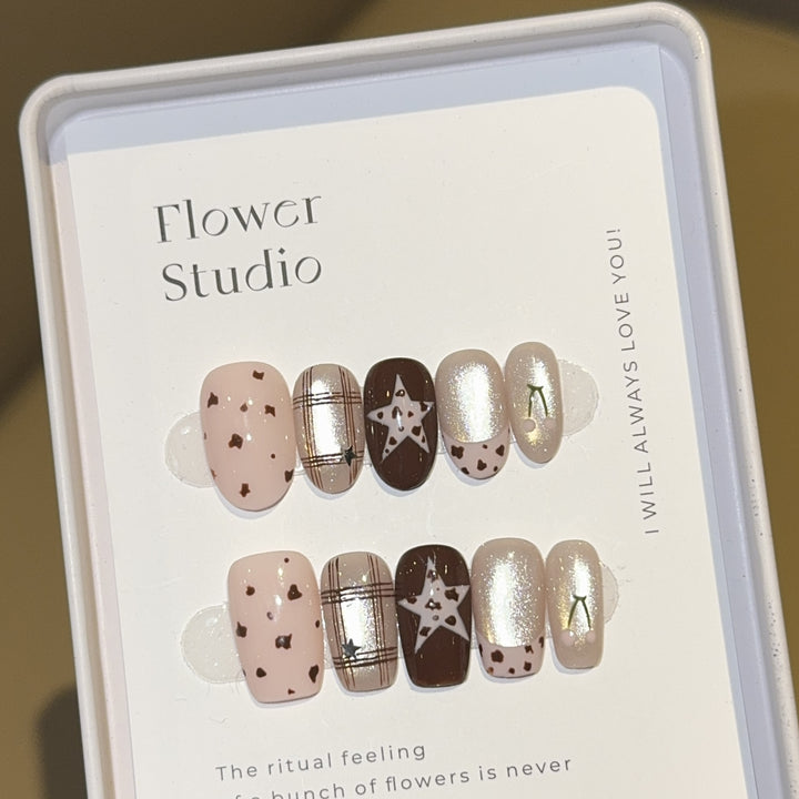 Artificial Nails in Elegant Flower Design Kalsten