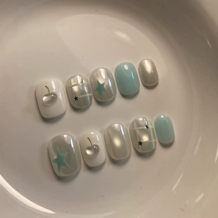 Artistic Themed Press-On Nail Set