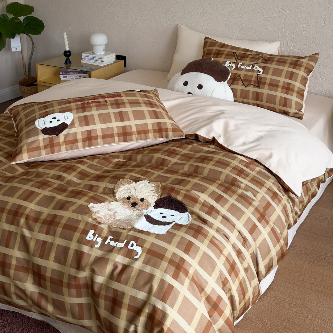 Checked cotton satin bedding set with chenille applications