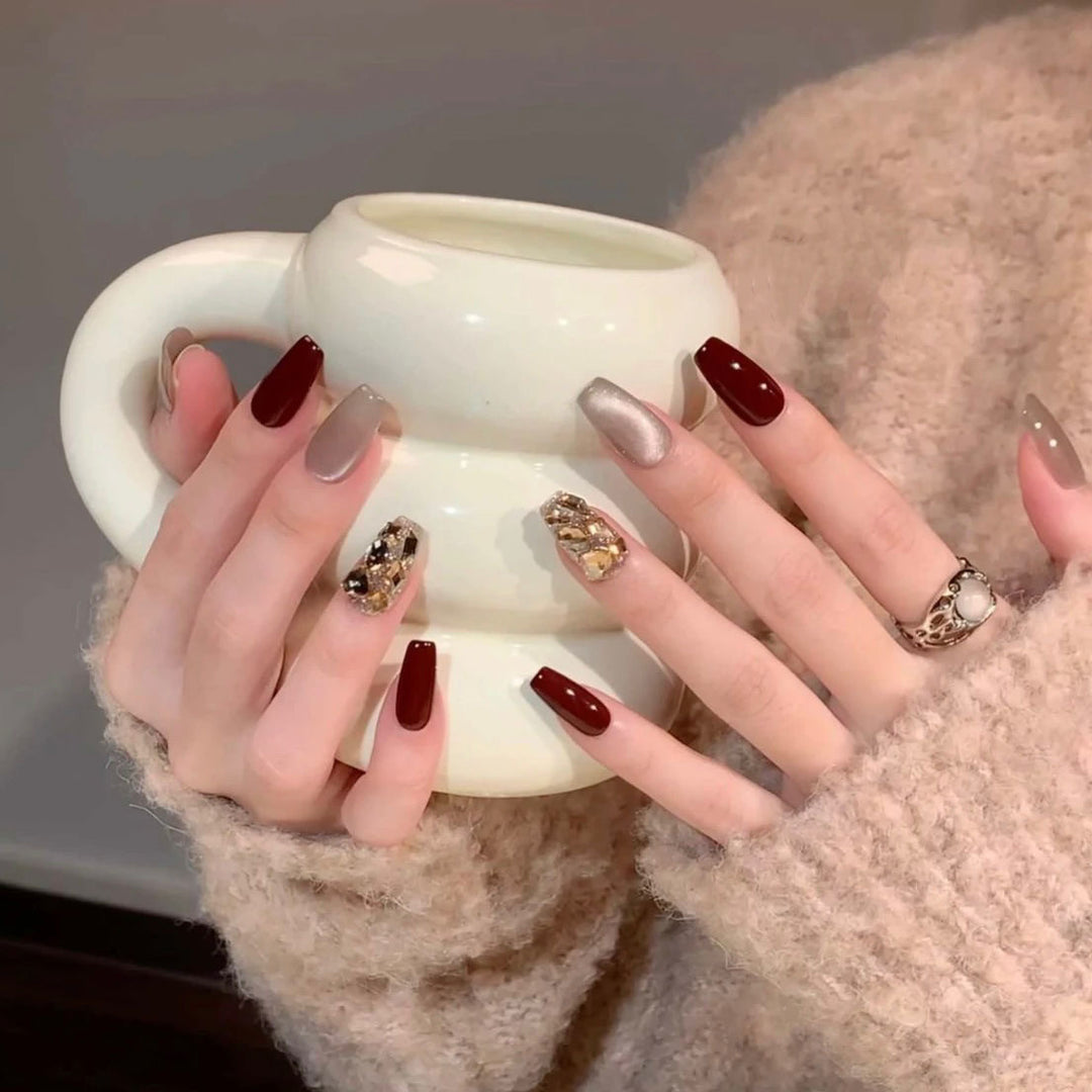 Elegant Press-On Nail Art Set with Metallic Accents Kalsten