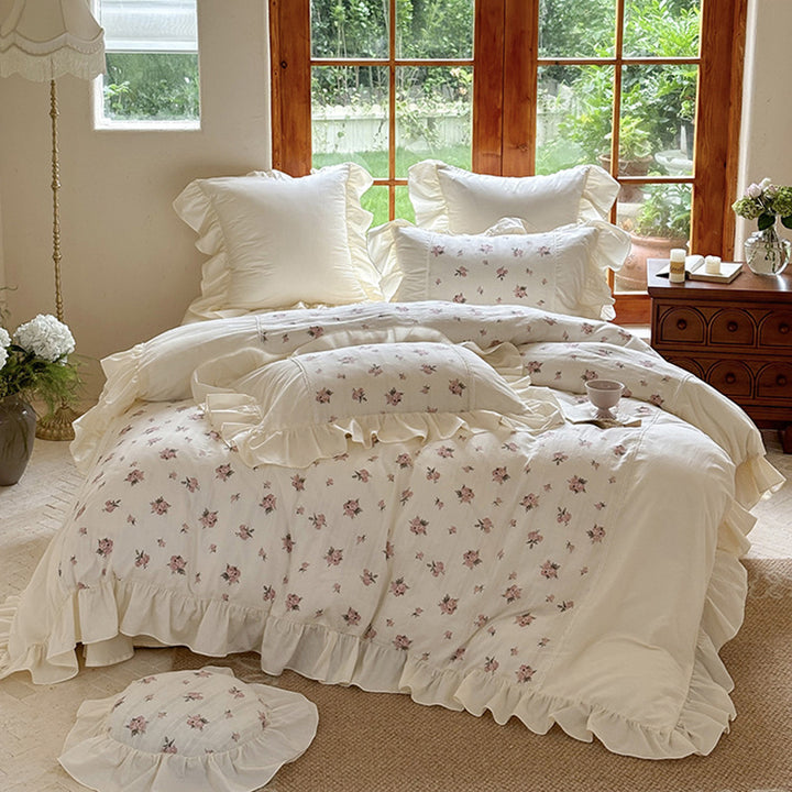 Romantic cotton bed linen set with frill and rose pattern