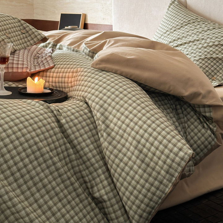 Houndstooth bedding set with reversible duvet cover and fine cotton blend