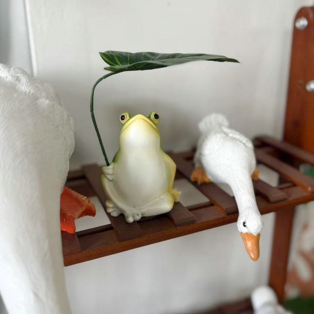 Playful frog decorative figure with leaf Kalsten