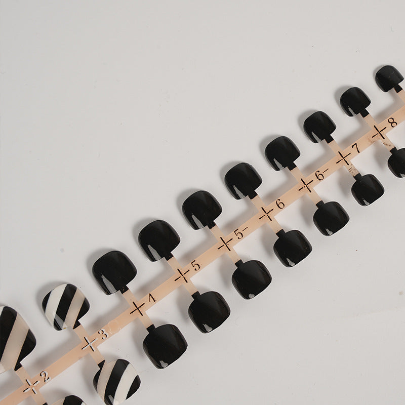 Stylish Press-On Nail Set with Striped Design Kalsten
