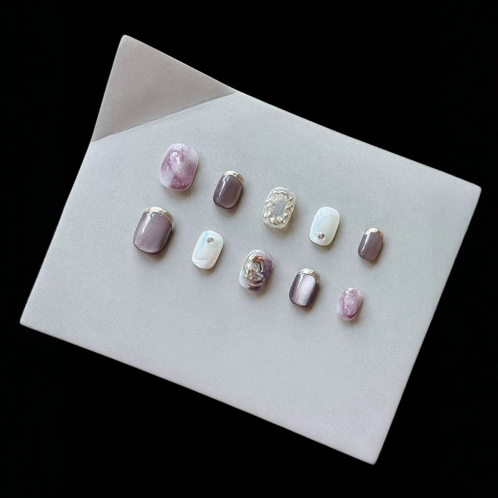Artistic Press-On Nail Art Set with Unique Ombre and Metallic Accents