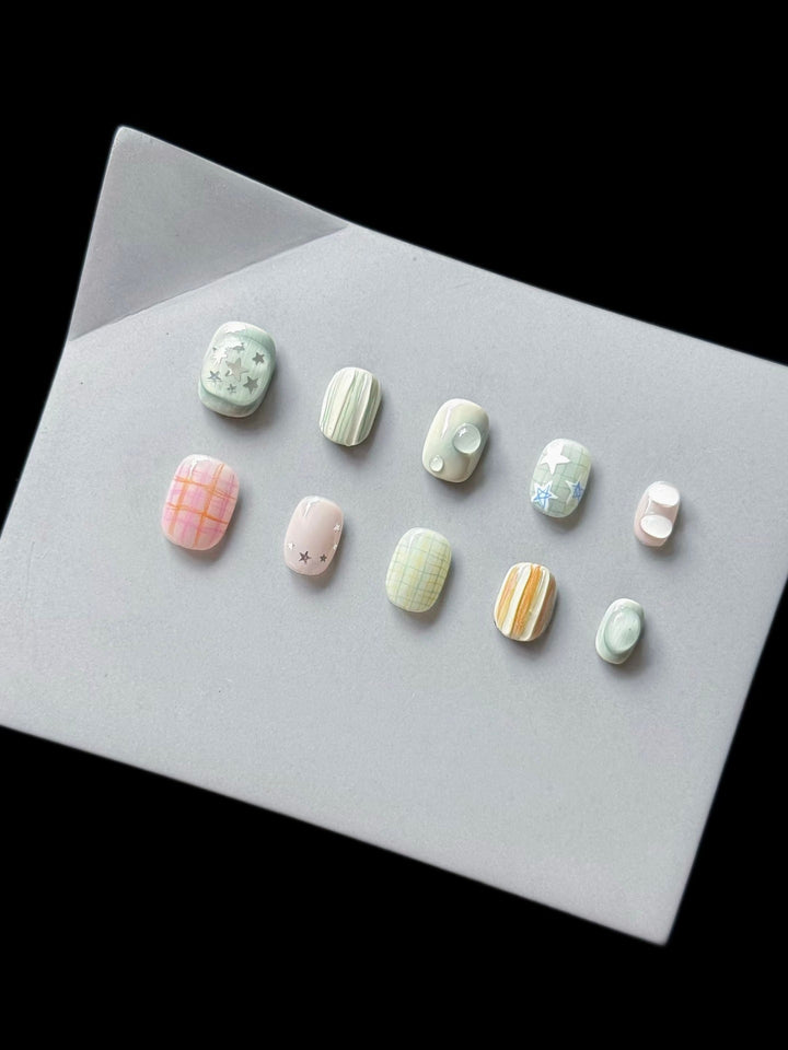 Artistic Press-On Nail Art Set with Modern Patterns