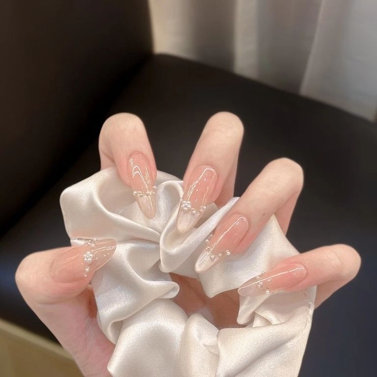 Whimsical Character-Designed Press-On Nail Art Kalsten