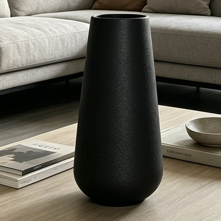 Minimalist Ceramic Decorative Vase Kalsten