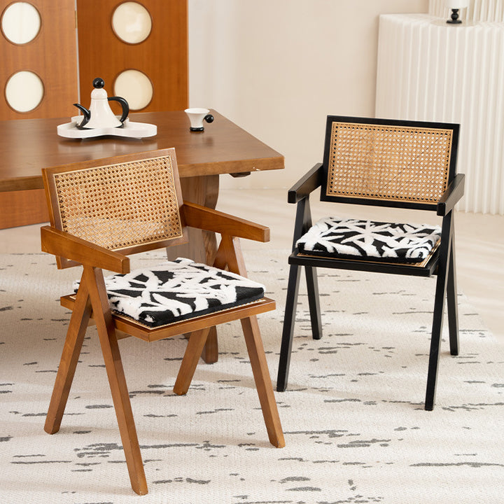 Padded seat cushion with hand-tufted leaf pattern and fastening ties Kalsten