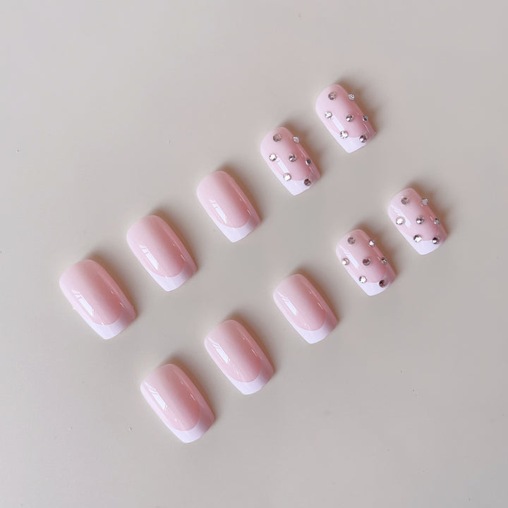 Artificial nail set with elegant rhinestones and French tip decorations Kalsten