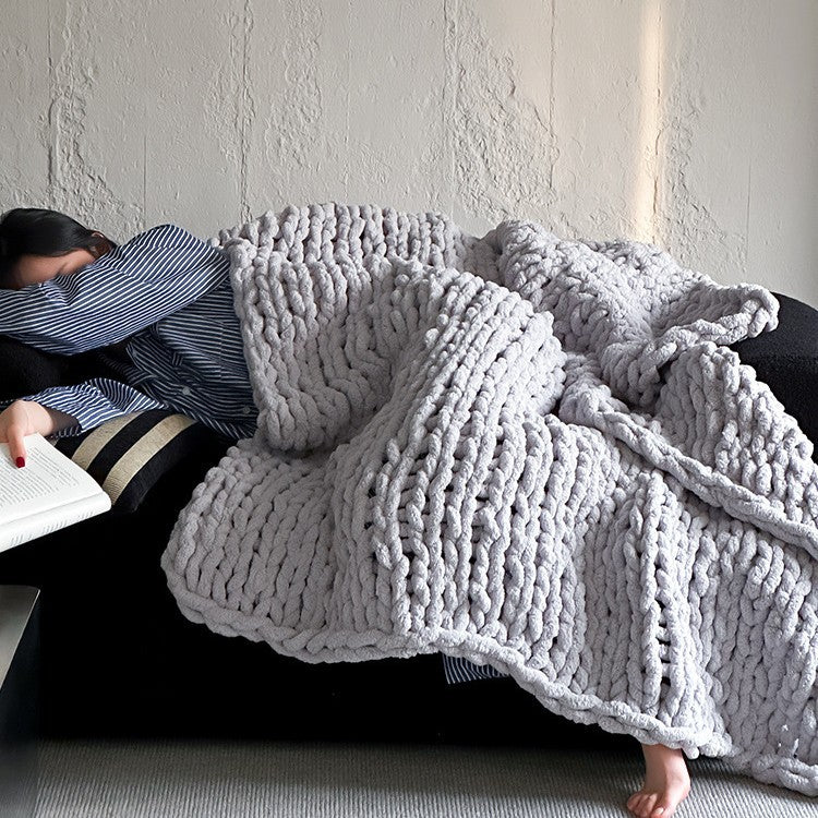 Oversized Hand-Knitted Chunky Knit Throw Blanket made of Chenille