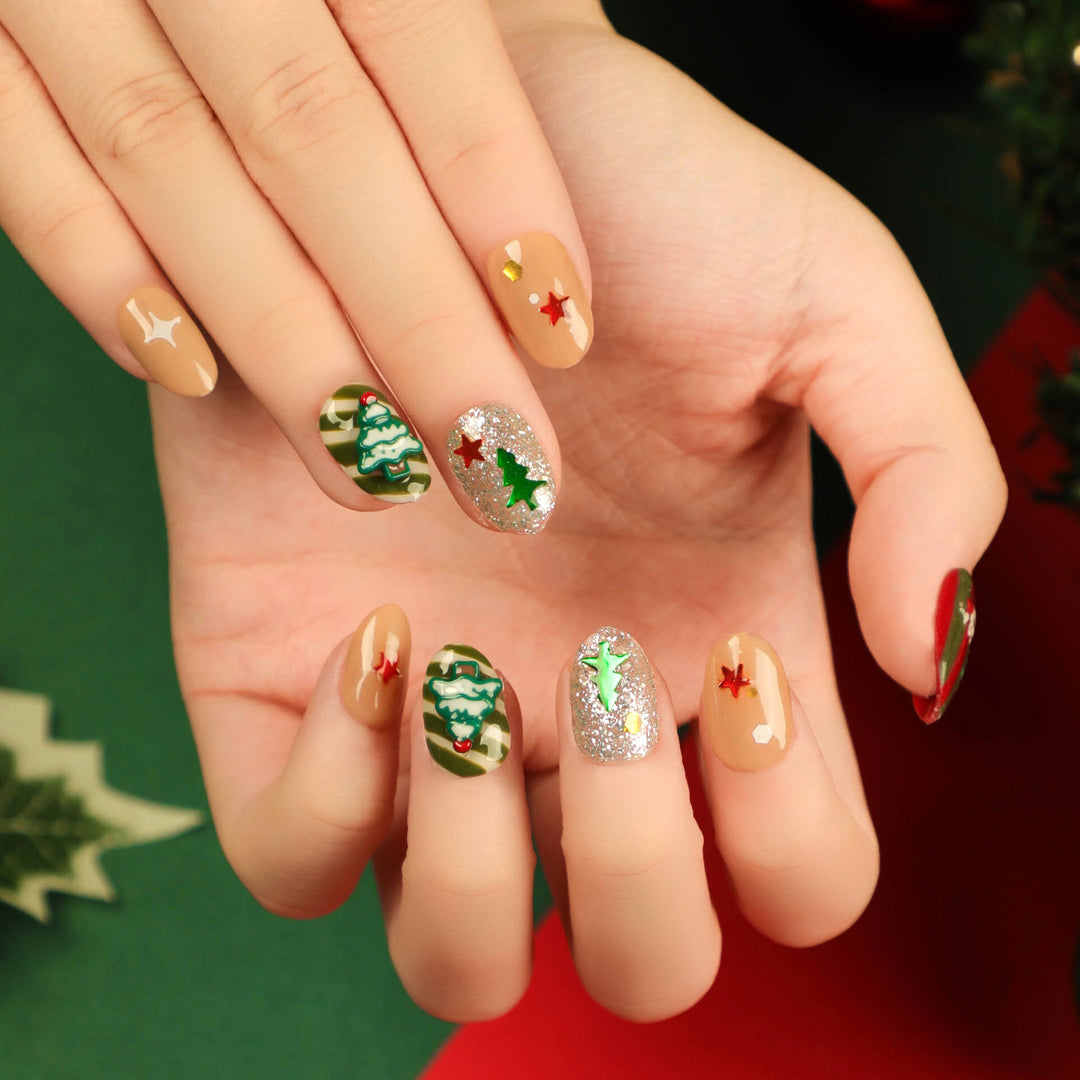 Creative nail art with festive Christmas design Kalsten