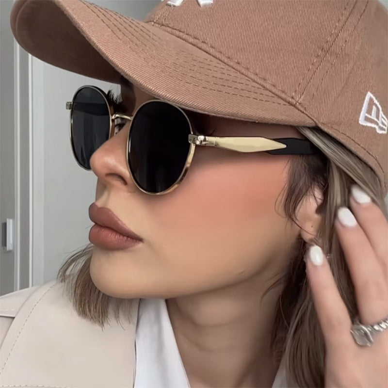 Women's round sunglasses with elegant golden frame and UV protection Kalsten