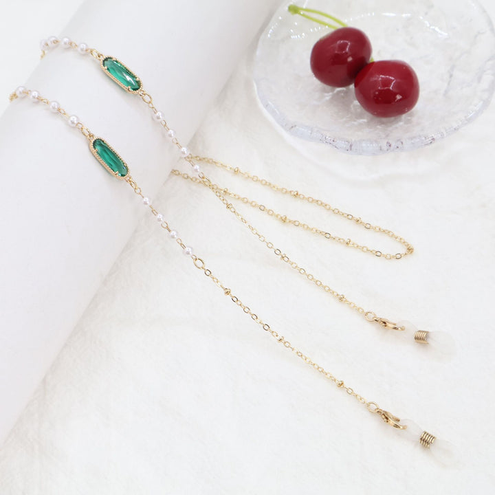 Elegant Eyewear Chain Holder Kalsten