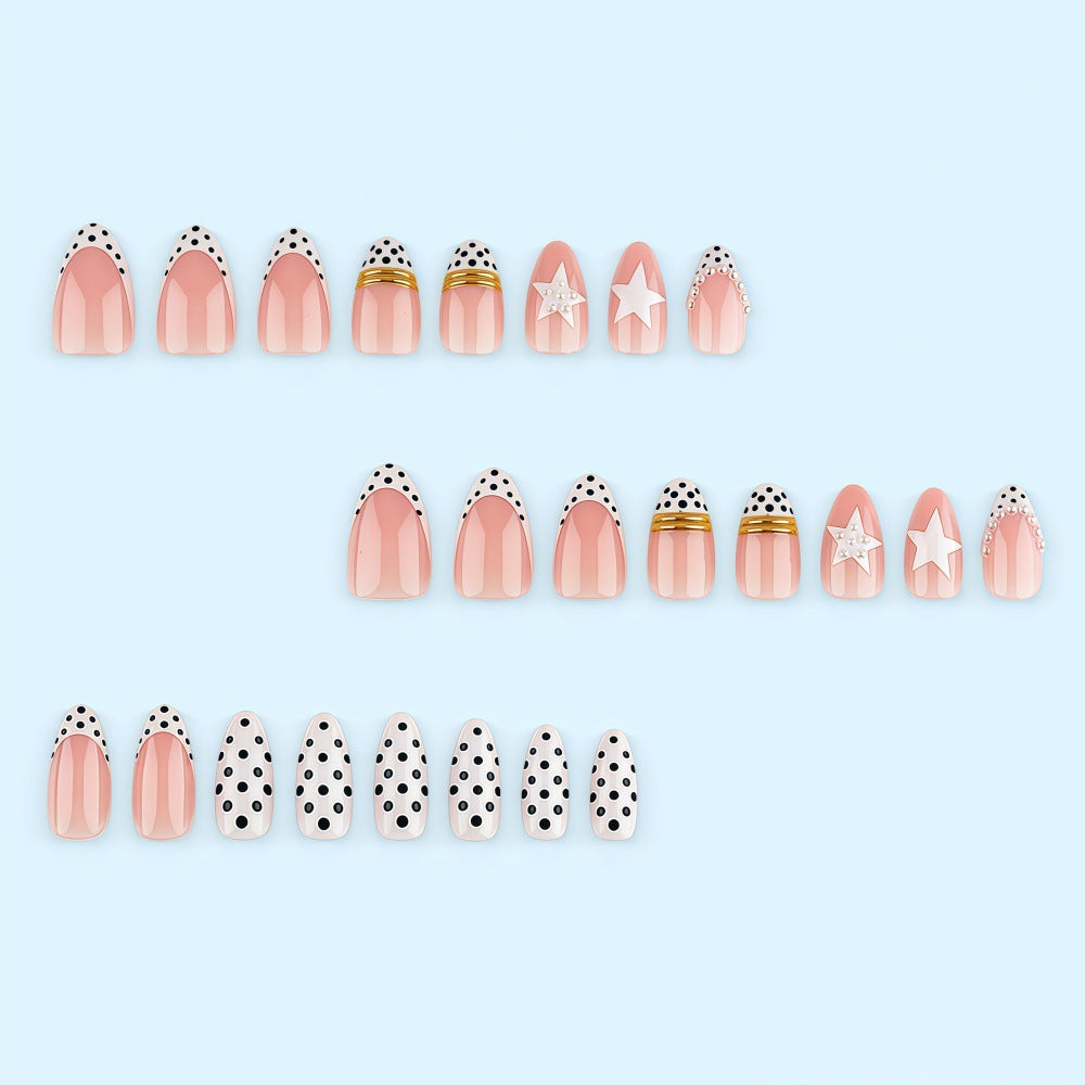 Custom-designed artificial nails with 3D applications Kalsten