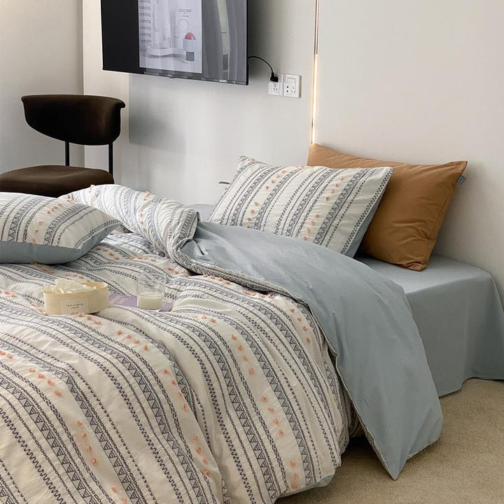 Striped bedding set made of cotton percale with embroidery dots and ties