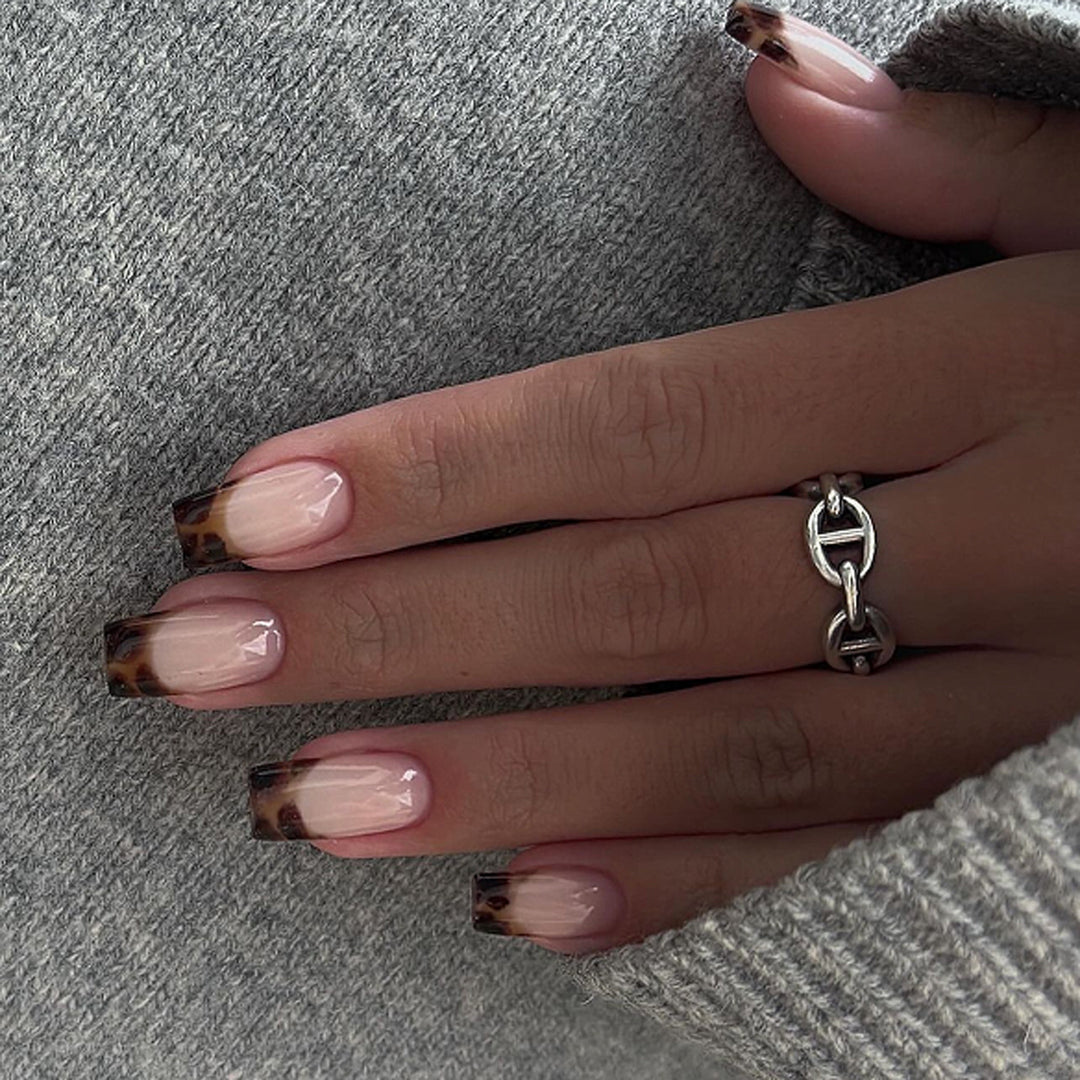 Artistic acrylic nails with elegant ombre design Kalsten