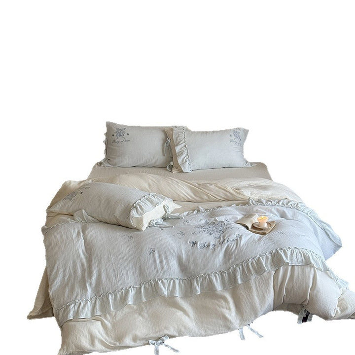 Bedding set made of cotton-linen blend with delicate floral embroidery, ruffle trim, and reversible function Kalsten