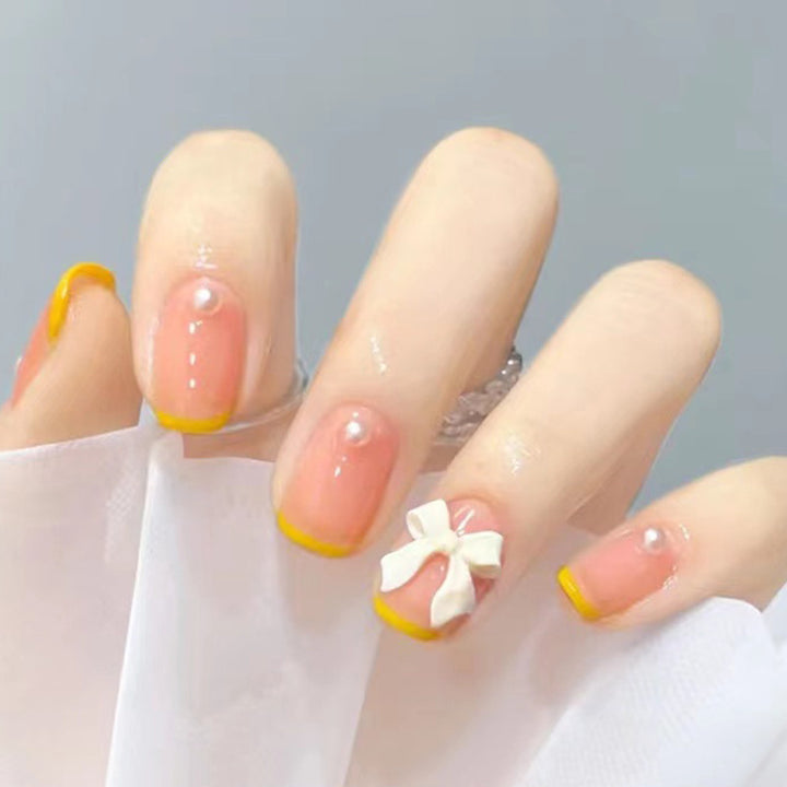 Art nails with elegant 3D flowers and glitter accents Kalsten
