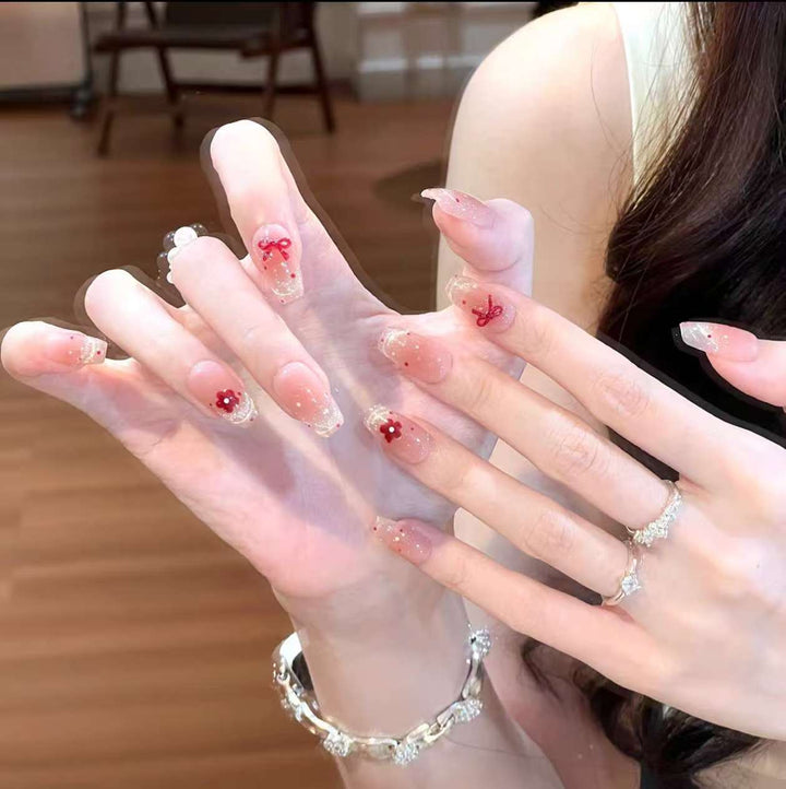 Artistic nail tips with playful motifs Kalsten