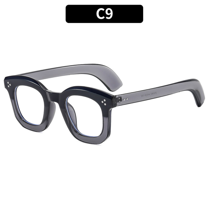 Vintage-Inspired Bold Frame Sunglasses
