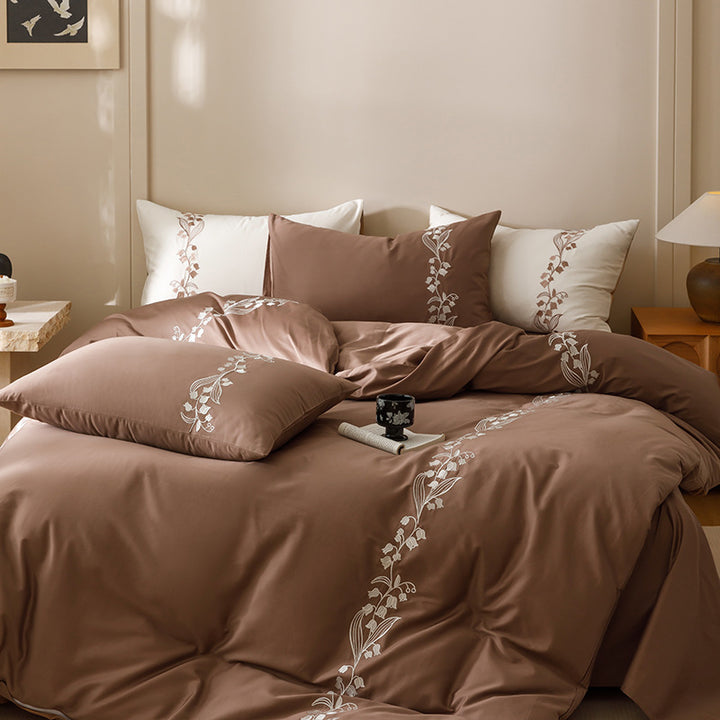 Embroidered bedding set made of cotton satin with floral vine embroidery