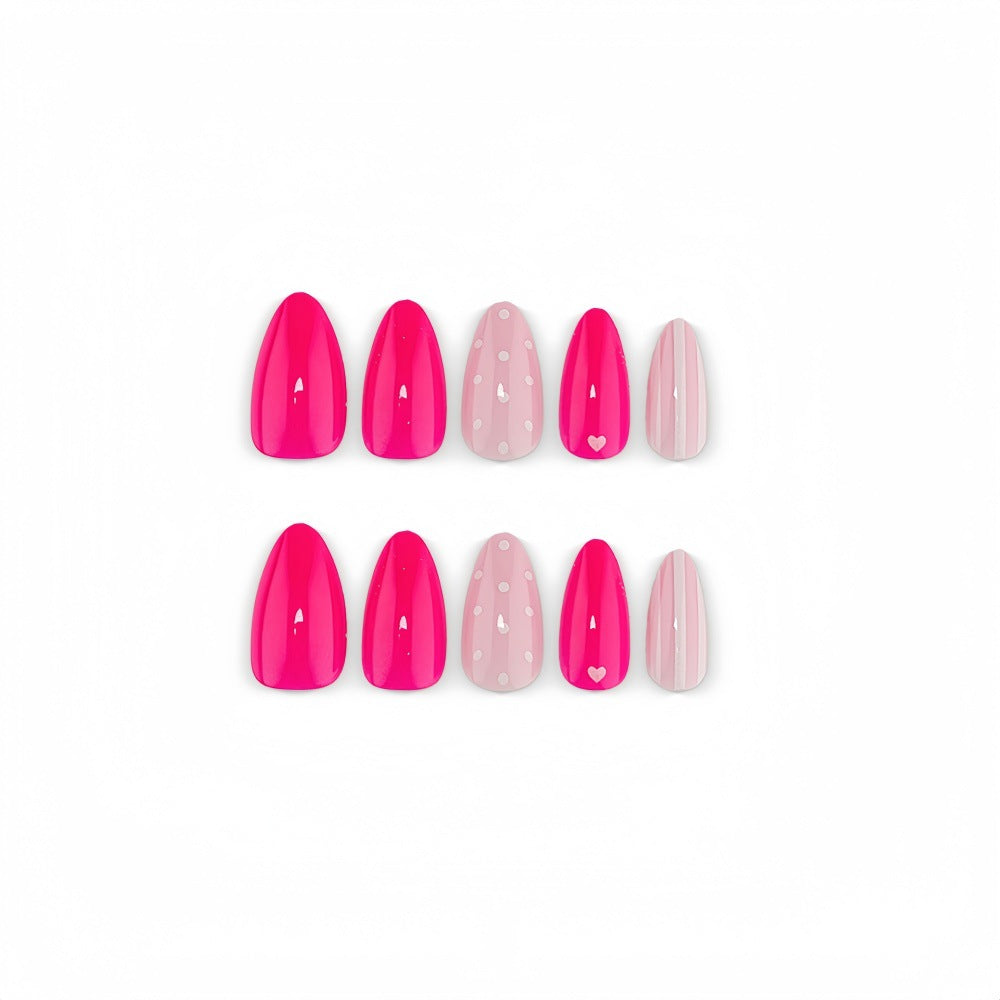 Artificial nails in playful design with hearts and dots Kalsten