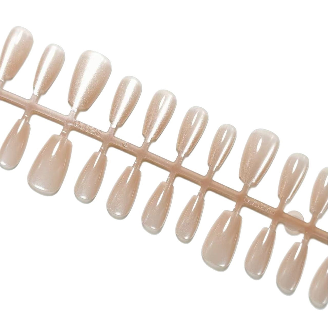 Artificial nails in the elegant nail art set Kalsten