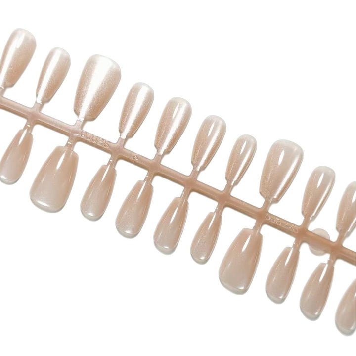 Artificial nails in the elegant nail art set Kalsten